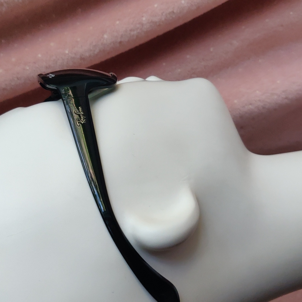 Ray-Ban sunglasses & case - Picture 3 of 12